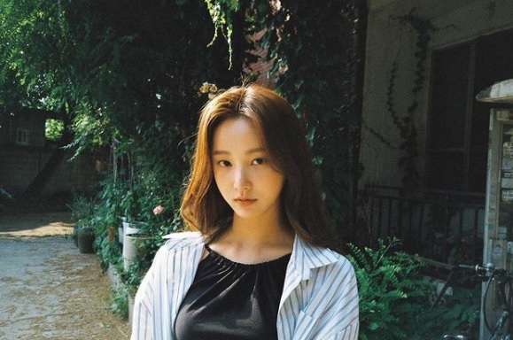 否认恋上李敏镐.妍雨:是亲近前后辈