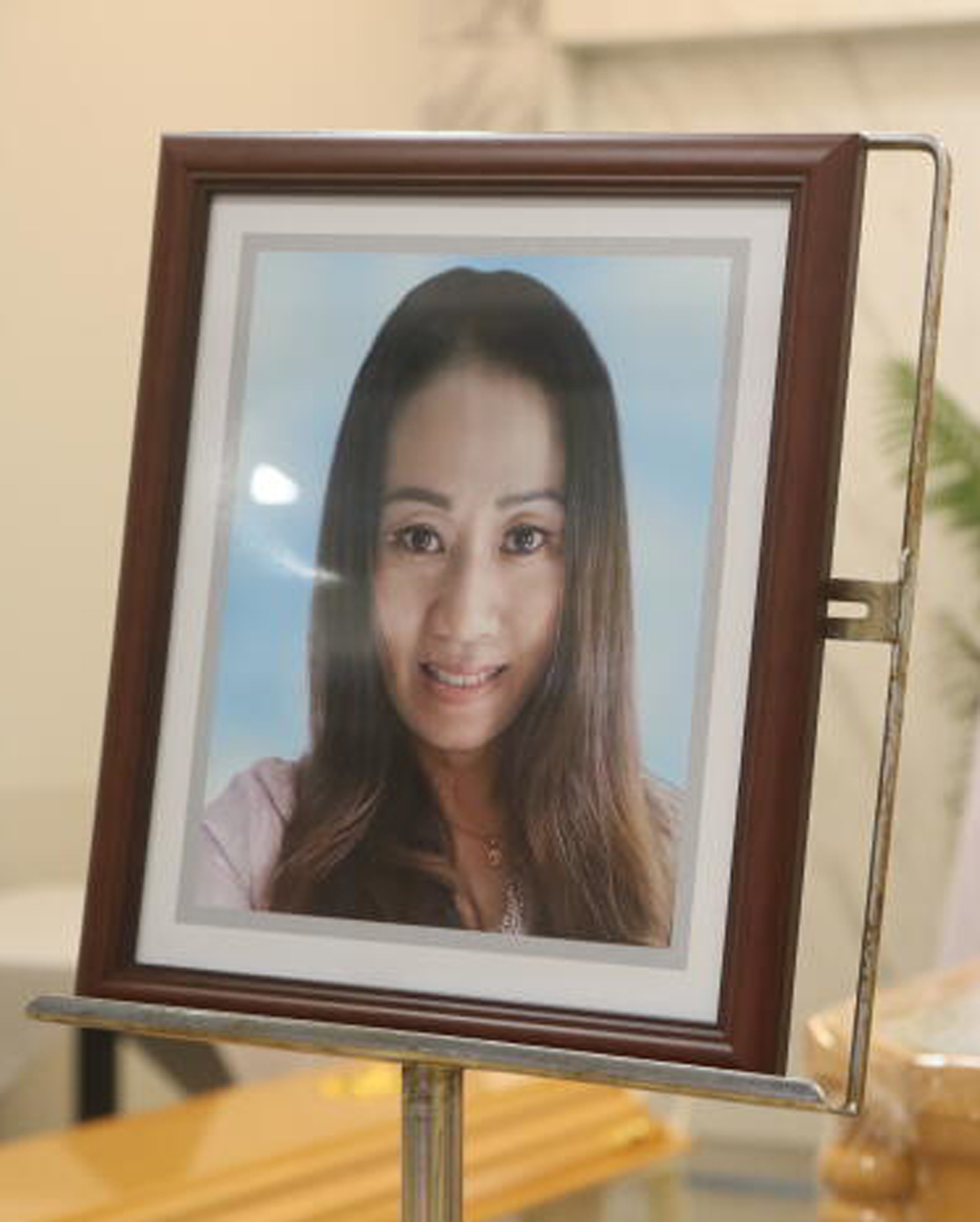 母卷车底逝世 儿女筹钱来新奔丧