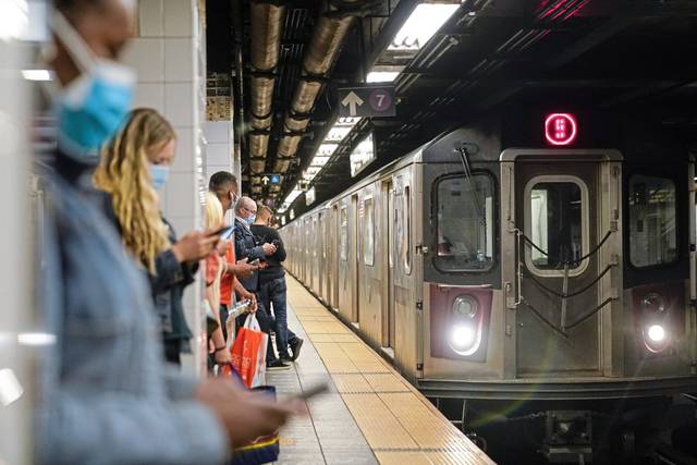 美国/纽约市地铁重大电力故障 州长问责