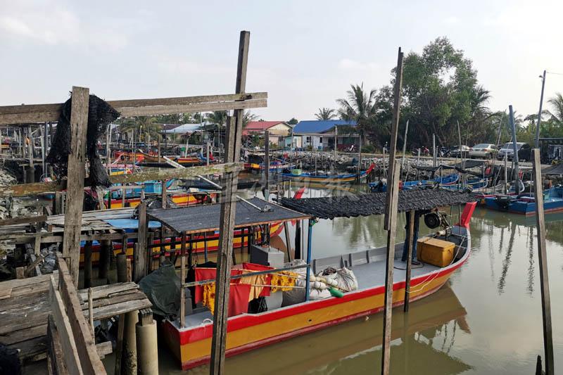 峇眼甸港口1家10口染疫 母子相隔不及一天病殁 峇眼甸港口1家10口染疫 母子相隔不及一天病殁