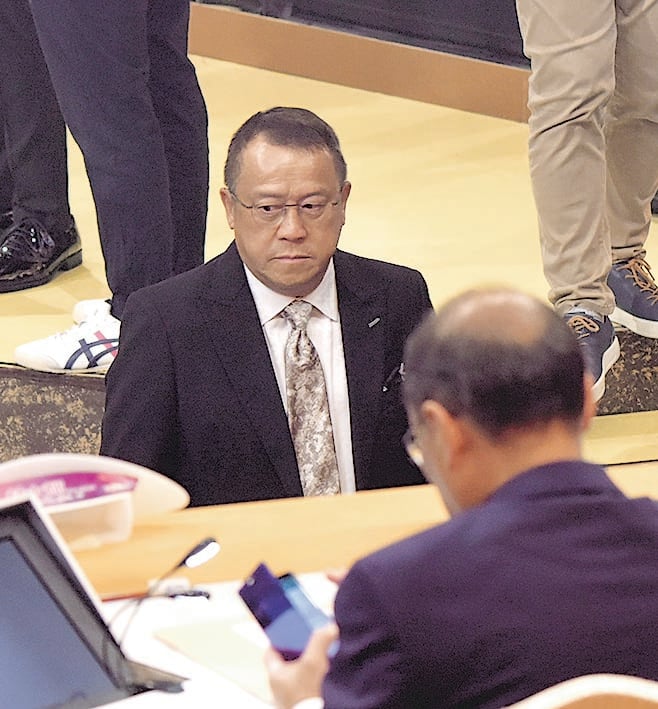 2021香港小姐｜混血美女摘后冠．流程爆失误曾志伟大发雷霆