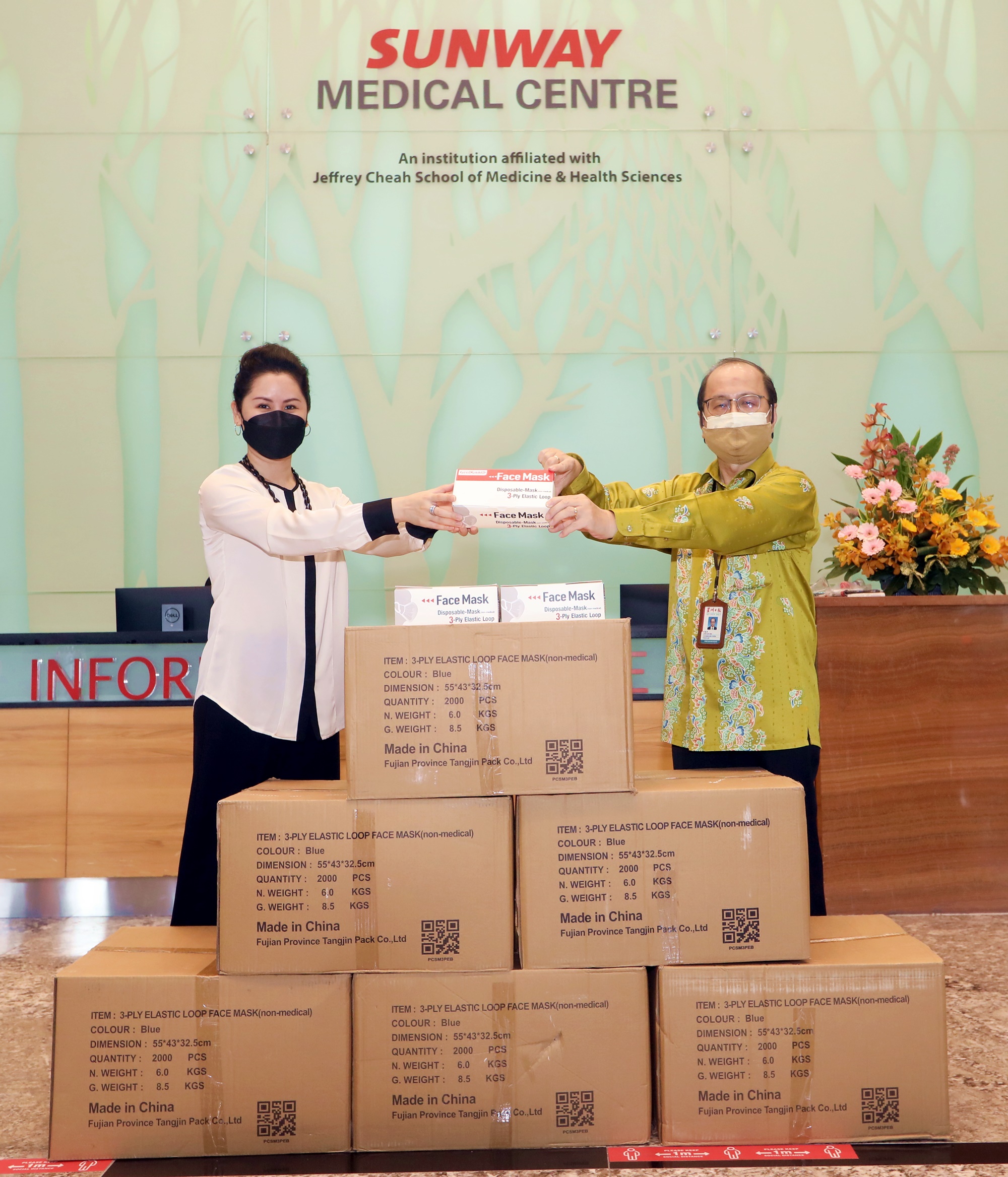  29日见报／ 下全国版：Sunway Medical移交口罩给星洲日报基金会（全国新闻版）