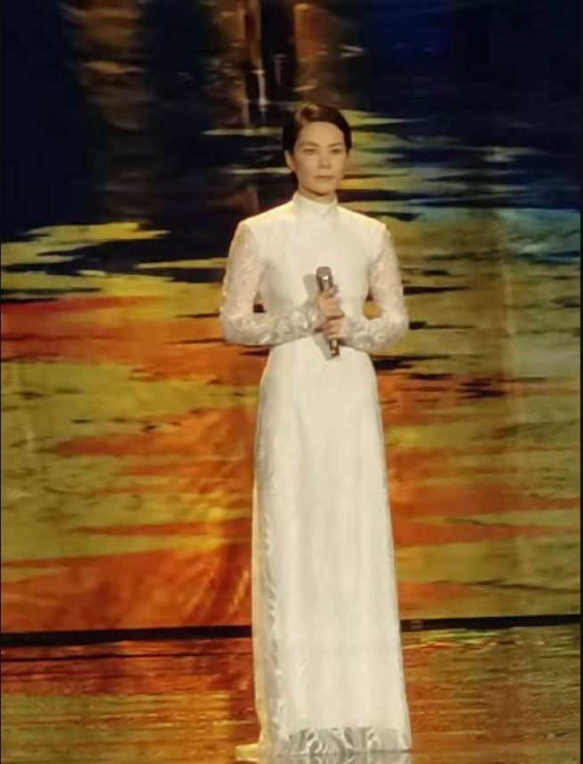 52岁王菲素颜照彩排流出‧网惊与24年前一模一样