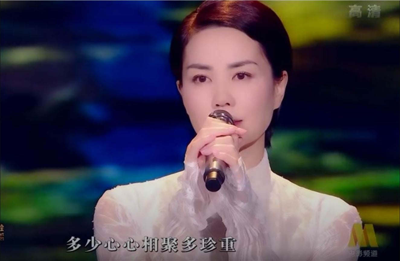 52岁王菲素颜照彩排流出‧网惊与24年前一模一样