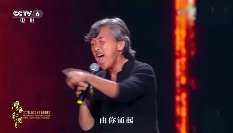  73岁林子祥斜背布袋现身机场‧打扮获赞接地气