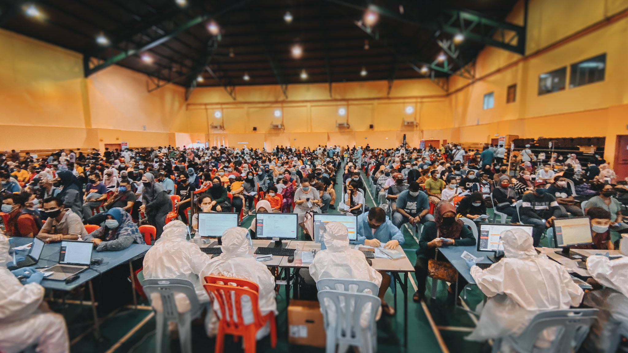 7月CAC爆满 9月空荡荡·医护：疫苗效果的证明