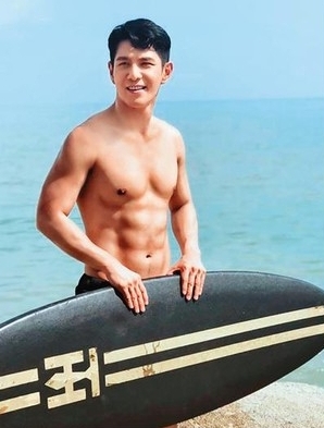 祖雄晒“凸照”曝性癖好.聊18禁话题惊呆粉丝