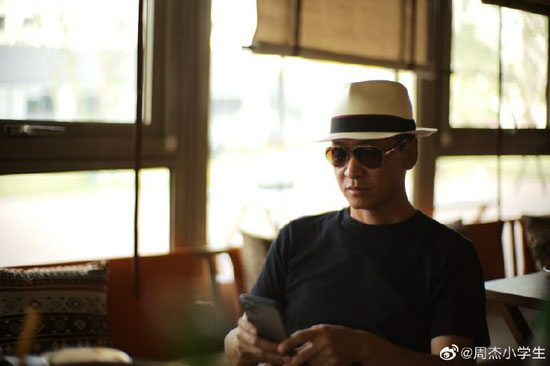 “亲手把妈装进盒子”.周杰悲痛悼念亡母