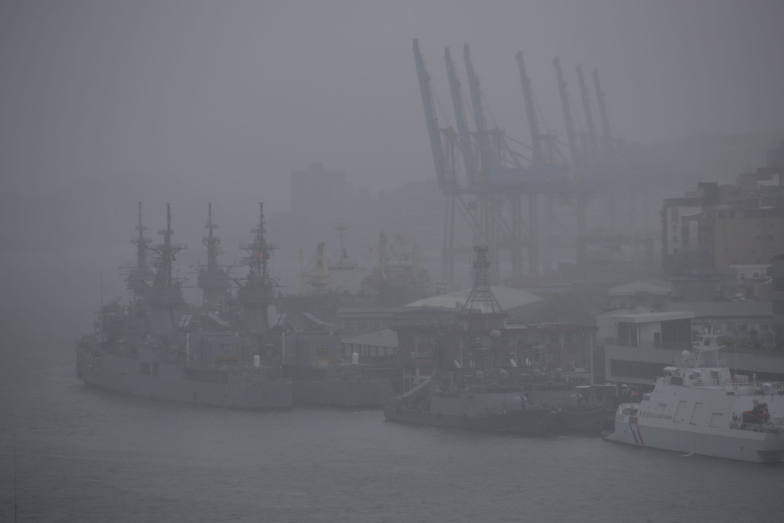 “灿都”袭台多地暴雨   兰屿12级阵风7公尺巨浪