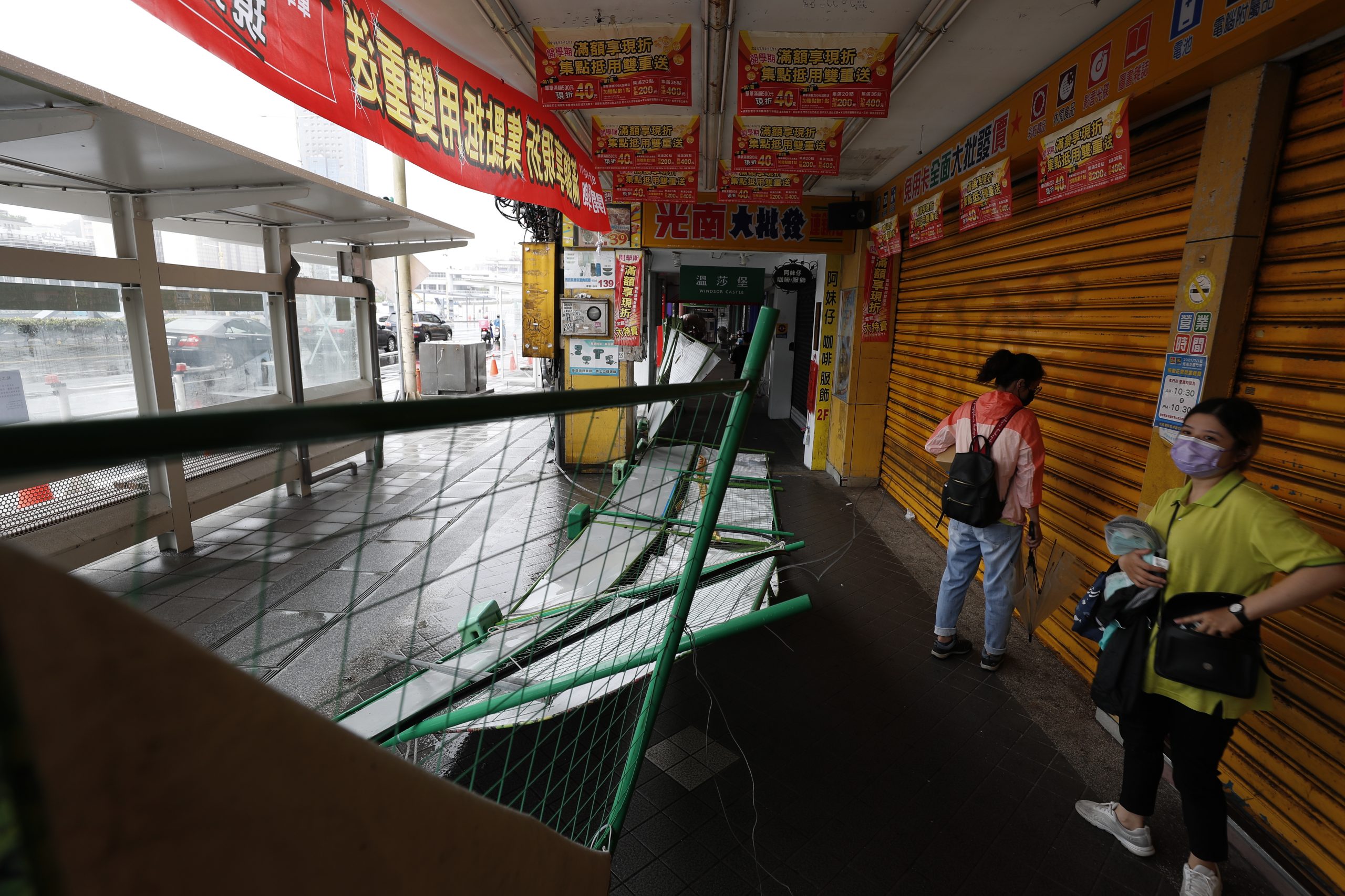 “灿都”袭台多地暴雨   兰屿12级阵风7公尺巨浪