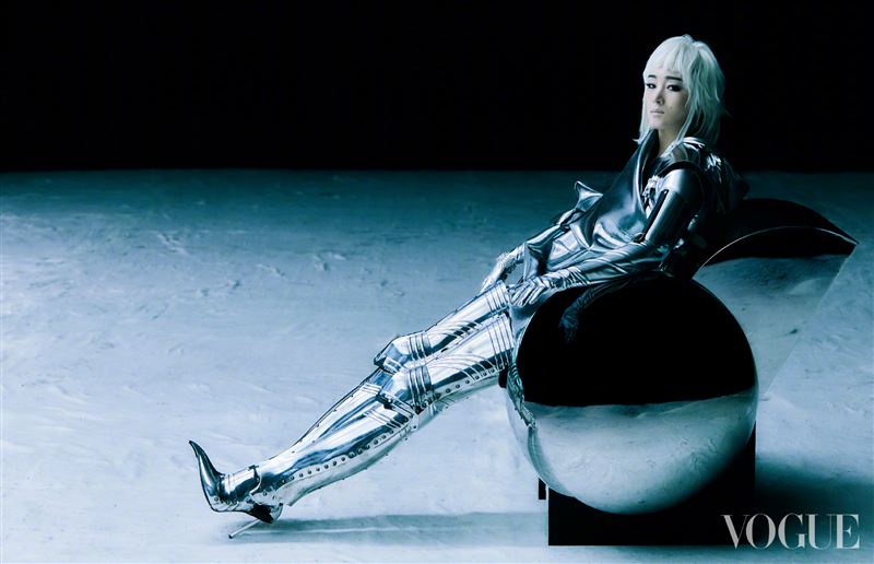 “电影院里给不了你娱乐”.巩俐娱乐圈论引舌战