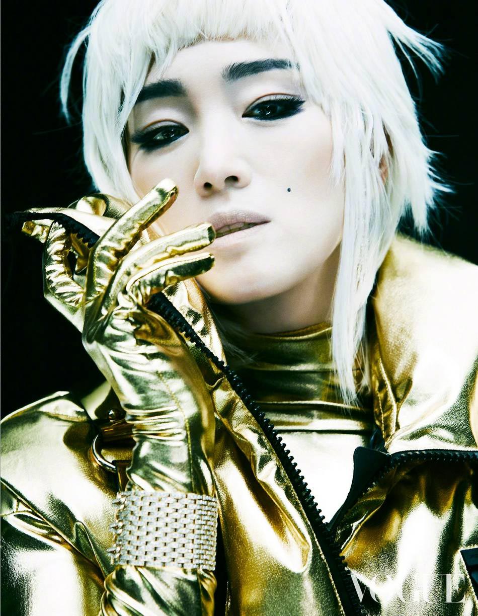 “电影院里给不了你娱乐”.巩俐娱乐圈论引舌战