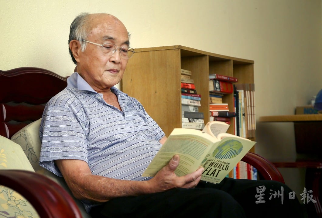 银发飘飘】/陈如知读书过日子“还书债”