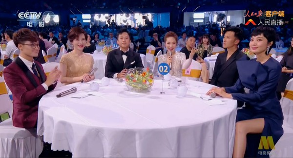 《湾区升明月》|“世纪同台”期待落空.王菲演唱谢霆锋木无表情