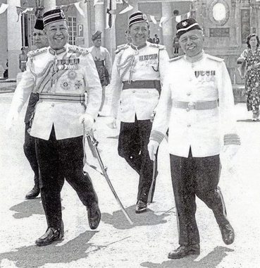 【古晋笔记】老路牌上的马来名人