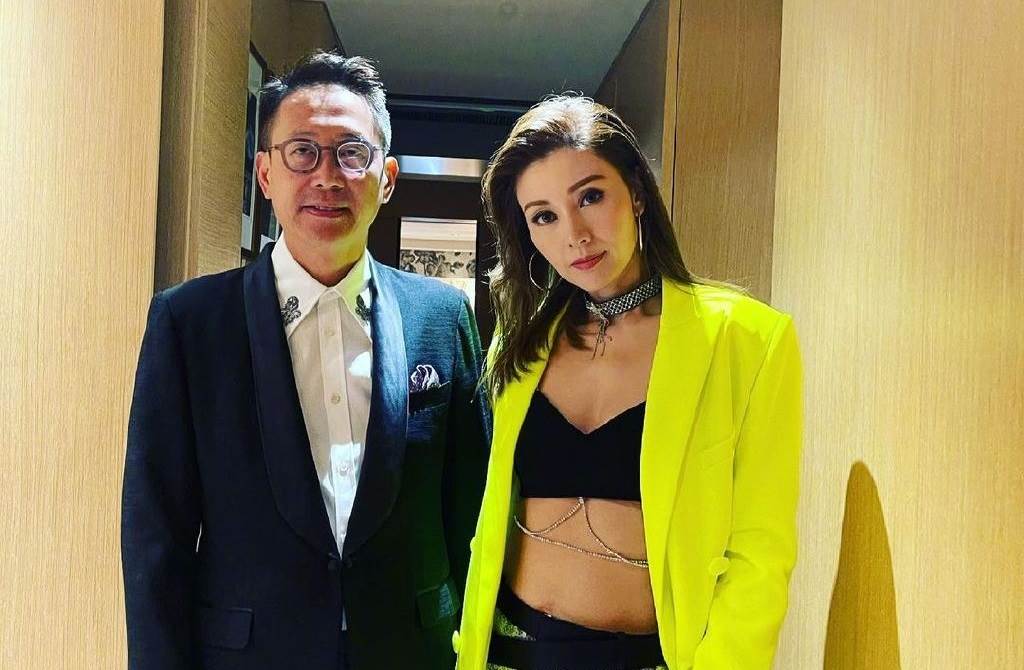 一夕苍老？ 李嘉欣富豪老公拄拐杖求医