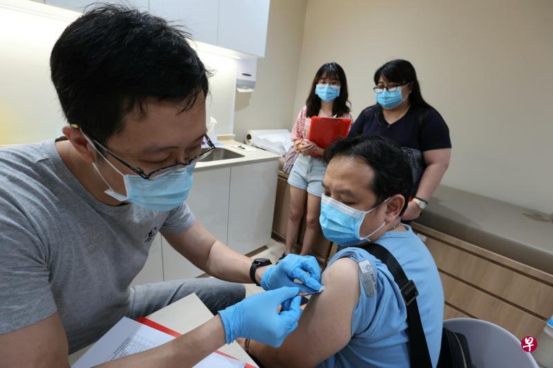 一家三口自费近1300元 接种科兴疫苗