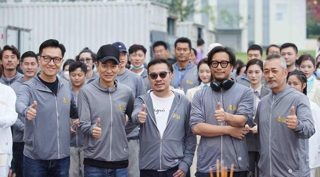 与张子枫演父女．刘德华《危机航线》智斗劫机犯