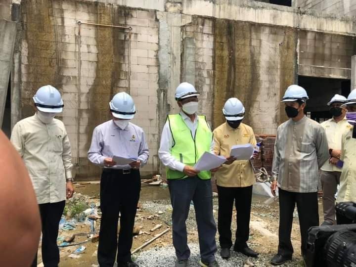 东:之前停工一段时间的万捷县医院工程总于开工了。