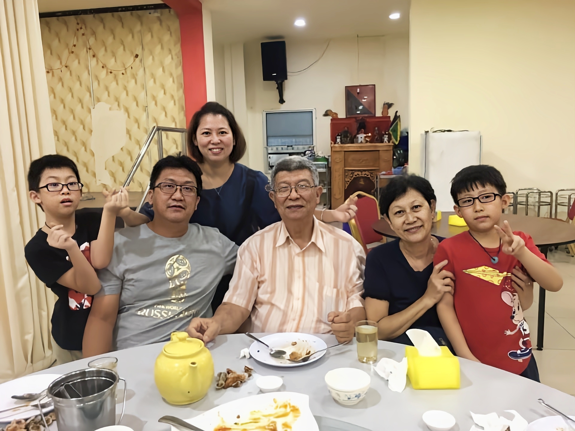 东:今年中秋暂还不能团圆