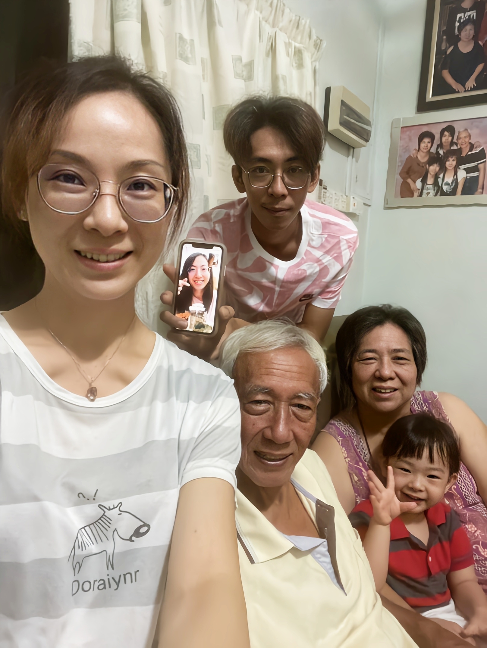 东:今年中秋暂还不能团圆