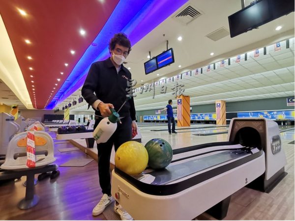 东：保龄球场重开一周余 等待顾客回流