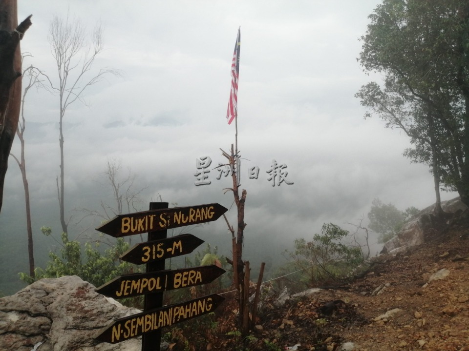 东:由于通往金马扬诗诺兰山的斯里韩沙村,出现多人确诊,政府在该村针对性加强行动管制令,导致登山看云海日出也暂时关闭