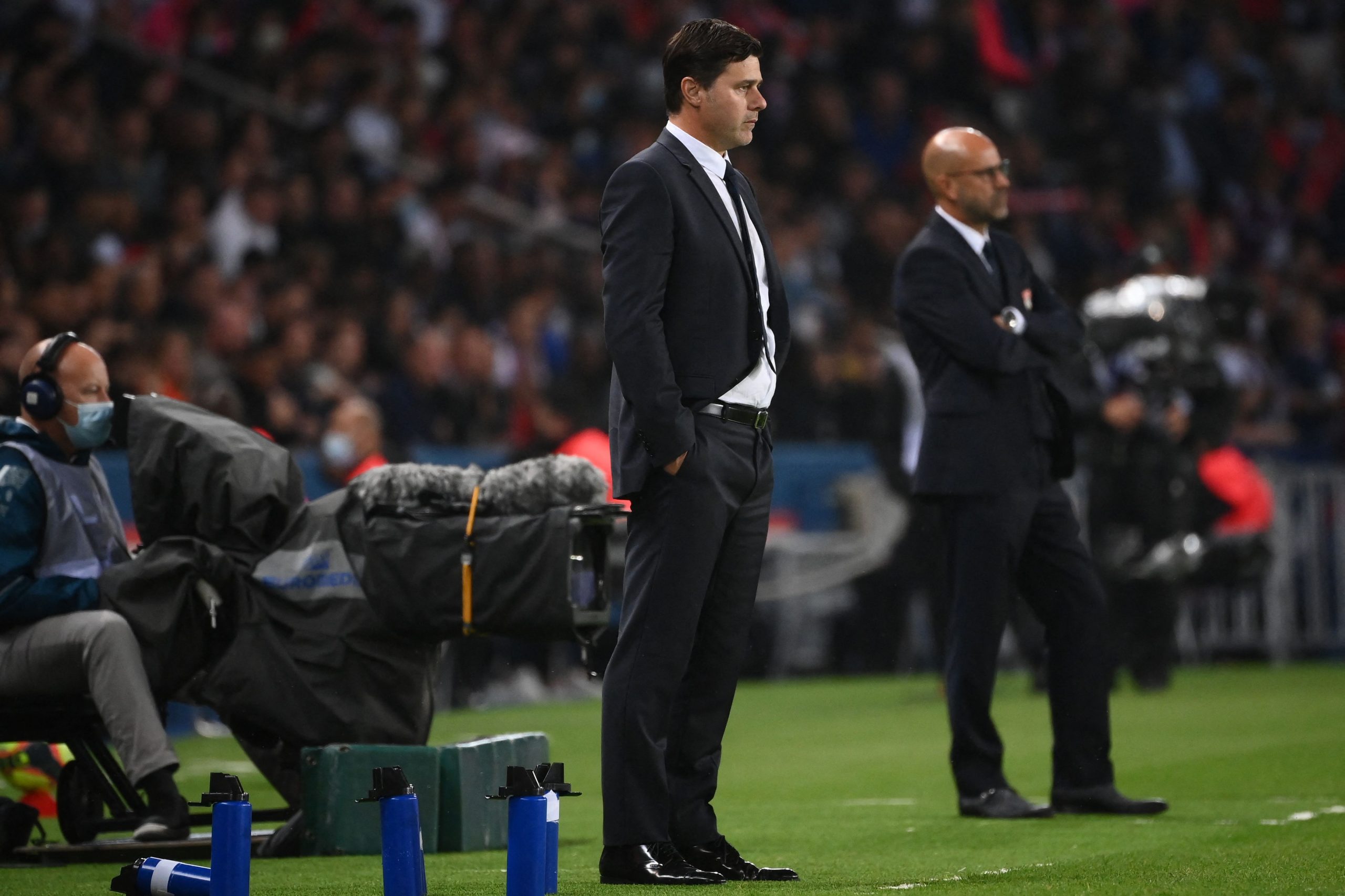 主场首发无伤被换下 梅西超不爽无视波帅