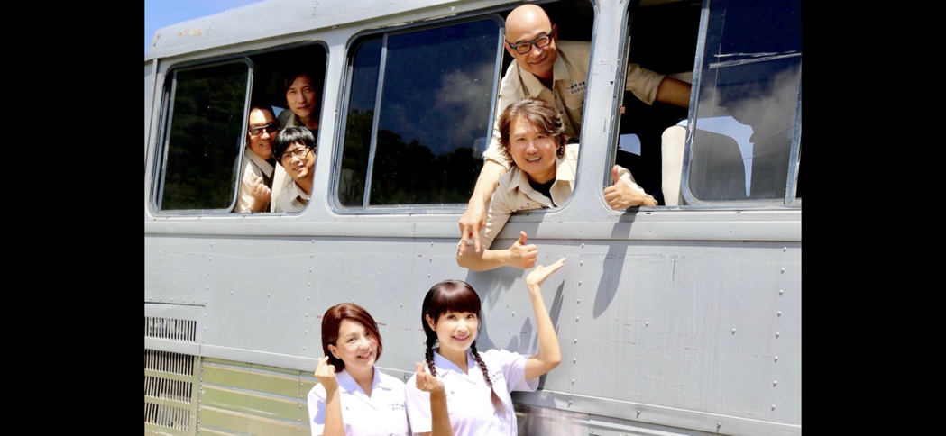  义气相廷周治平·54岁方季惟穿制服扮高中生