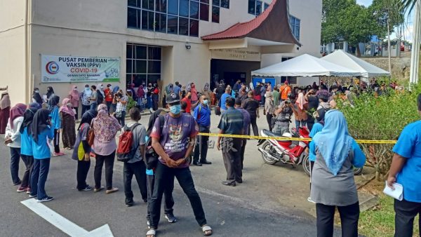 供fb/ 森州共1万5895名中四至中六生即日起接种疫苗,为10月开学做好准备。