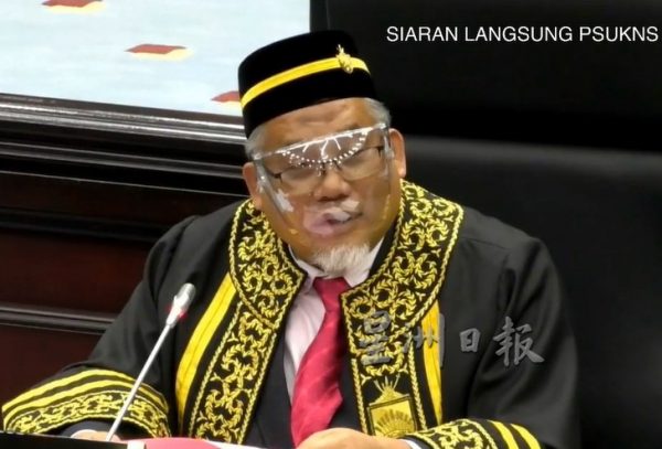 供fb/“只戴面罩不行吗?”莫哈末哈山要求议长戴口罩