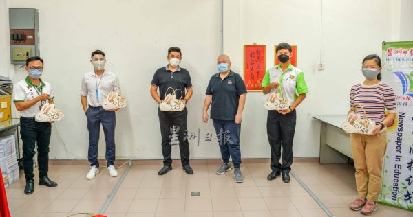 供fb/(今日必下)爱国月“疫”起庆中秋车房布置赛