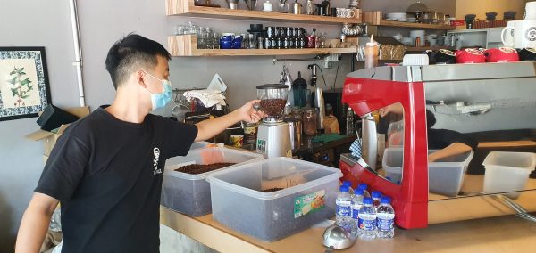 供fb/窃贼午夜爆窃咖啡馆，偷走3台逾万令吉机器