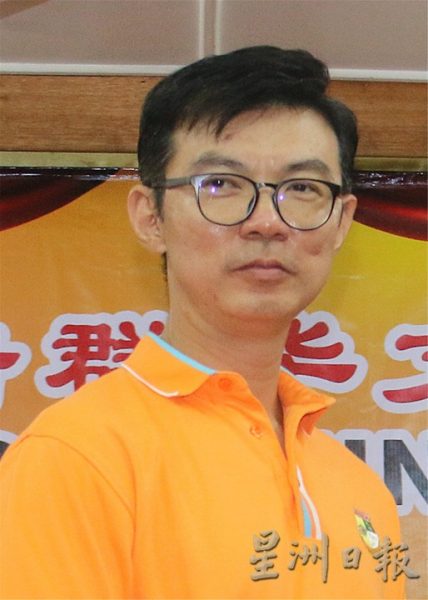 供FB/冷宜培群华小宣传转型,校长亲绘壁画迎师生