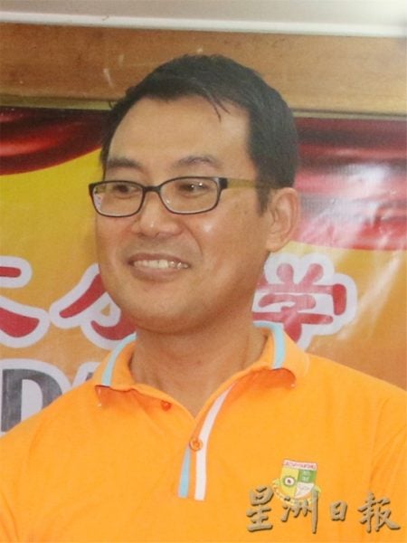 供FB/冷宜培群华小宣传转型,校长亲绘壁画迎师生