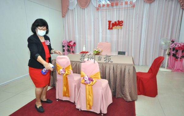 供fb／双十日没集体婚姻注册，无阻新人踊跃登记