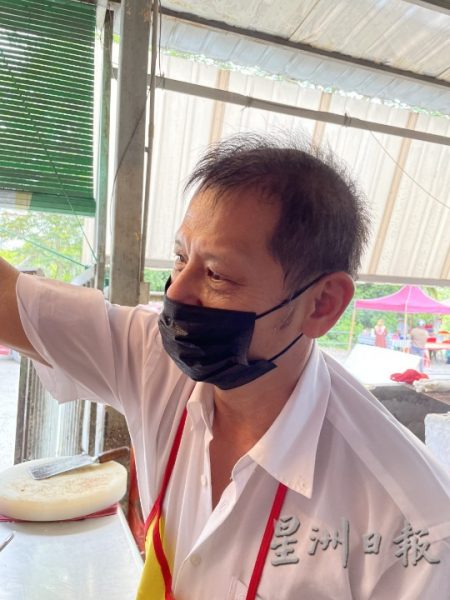 供FB/路边摊占停车位致堵车,食客不来,商家生意跌