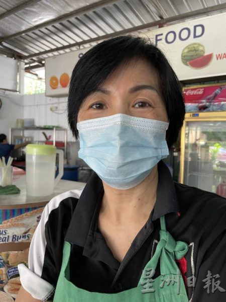 供FB/路边摊占停车位致堵车,食客不来,商家生意跌