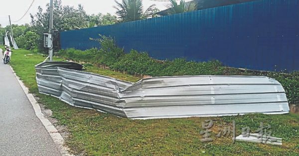 供fb：水龙卷来袭！朱湖区至少10民宅屋顶被卷走