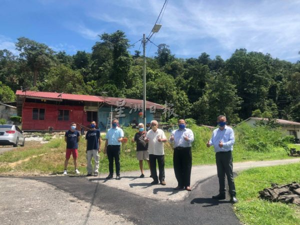 供fb:沉香登拔路木屋区路面破损要求修补,却遭“不是花园”为由拒绝提升