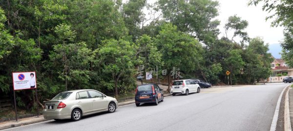 供fb:登山者占用民宅车道,陈丽群入口处设告示牌提醒,并要求警方执法