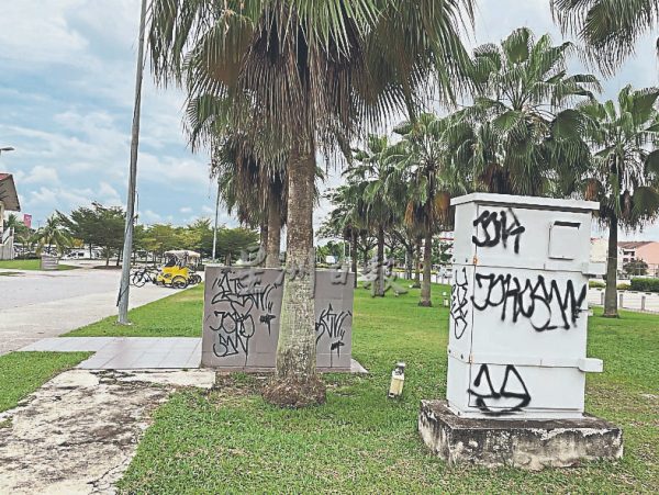 供fb:破坏王、垃圾虫入侵,汝来广场惨被“毁容”!