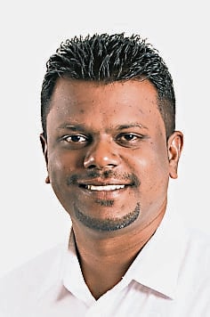 供fb:破坏王、垃圾虫入侵,汝来广场惨被“毁容”!