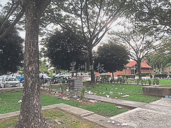 供fb:破坏王、垃圾虫入侵,汝来广场惨被“毁容”!