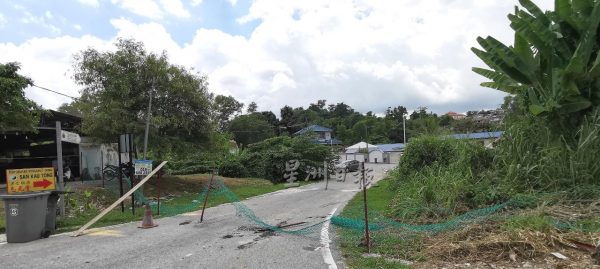 供fb:金源镇路口买地风波持续燃烧,部分围栏遭推到,地主怒喊报警