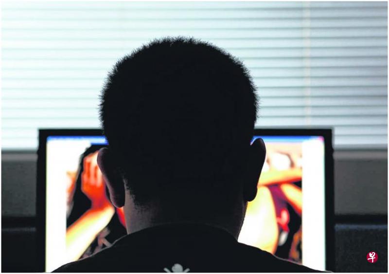 儿扮艳女推销性服务落网 前囚犯父拒保释盼改过