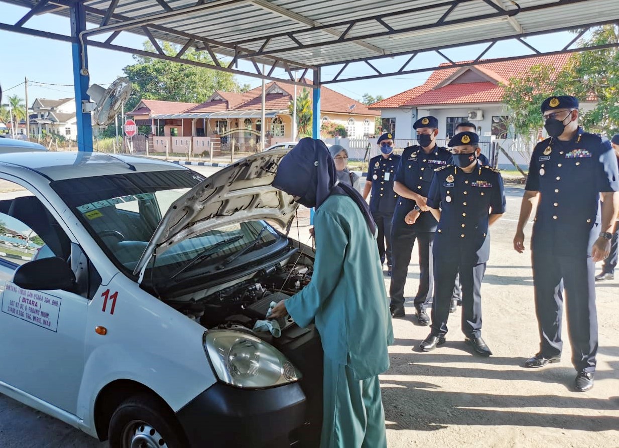 全国：陆路交通局副总监（策划及执法）艾迪法立指出，该局将增派考官及增加每天应考的考生固打，以在今年杪之前让早前驾驶考试受影响的考生完成考试。