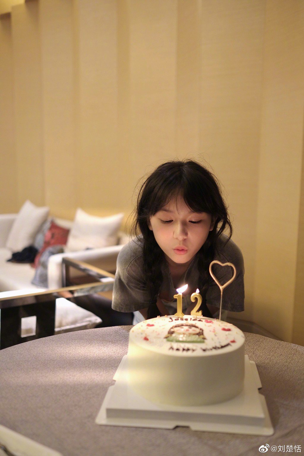 全球年纪最小美女!刘楚恬遭网禁整形