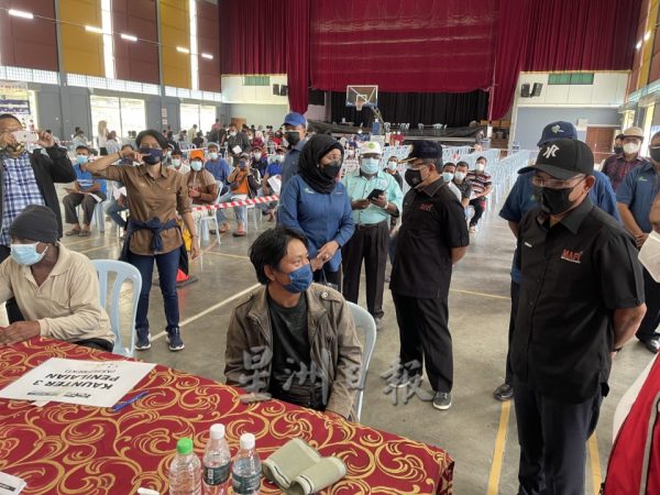 农长:多部门将商鸡价 探讨津贴入口饲料原料