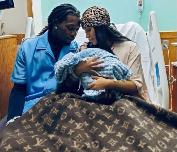 卡蒂碧喜获麟儿盖LV毛毯.网呼:连生产都时尚